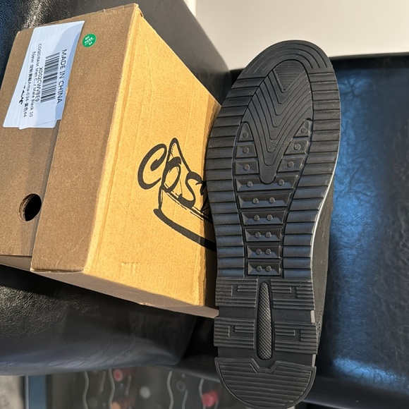 NWT—Cosidram Men’s Shoe—Size 10 - Picture 3 of 5